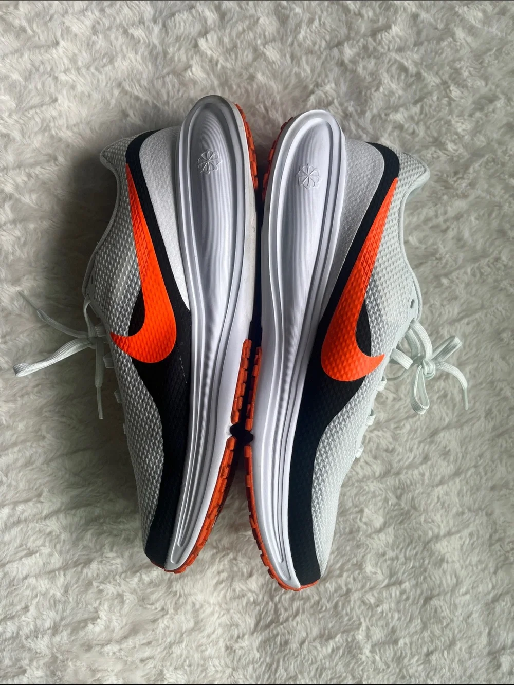 Nike Men’s Lightweight Sneakers in White and Orange